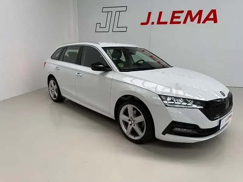 Usado Skoda Octavia Ambition 115 CV (84 kW) 2021 Blanco Familiar