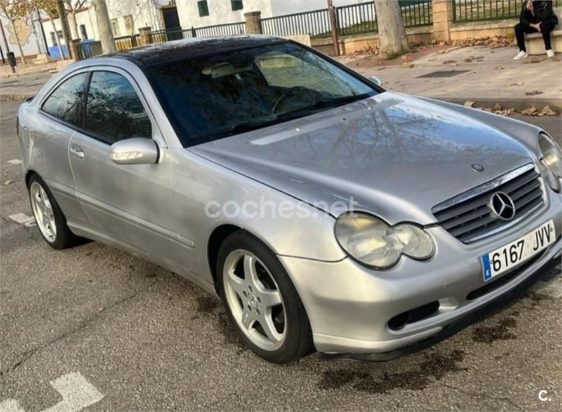 Usado Mercedes C220 143 CV (105 kW) 2004 Gris / plata Berlina