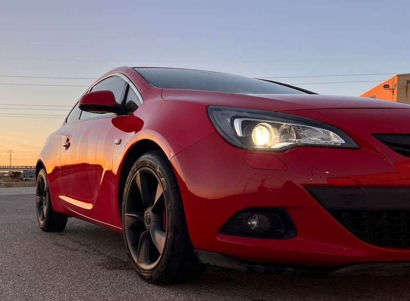 Rojo Usado 2014 Opel Astra GTC Sportive Utilitario | 8990 € (Un poco caro) - Imagen 1/4