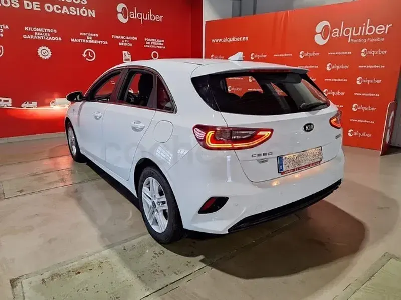 Usado Kia Ceed 136 CV (100 kW) 2022 Blanco Utilitario