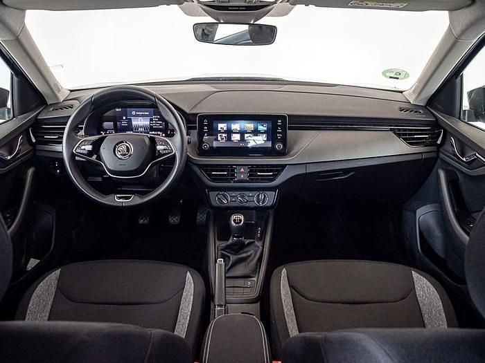 Usado Skoda Kamiq Essence 95 CV (69 kW) 2024 Gris SUV