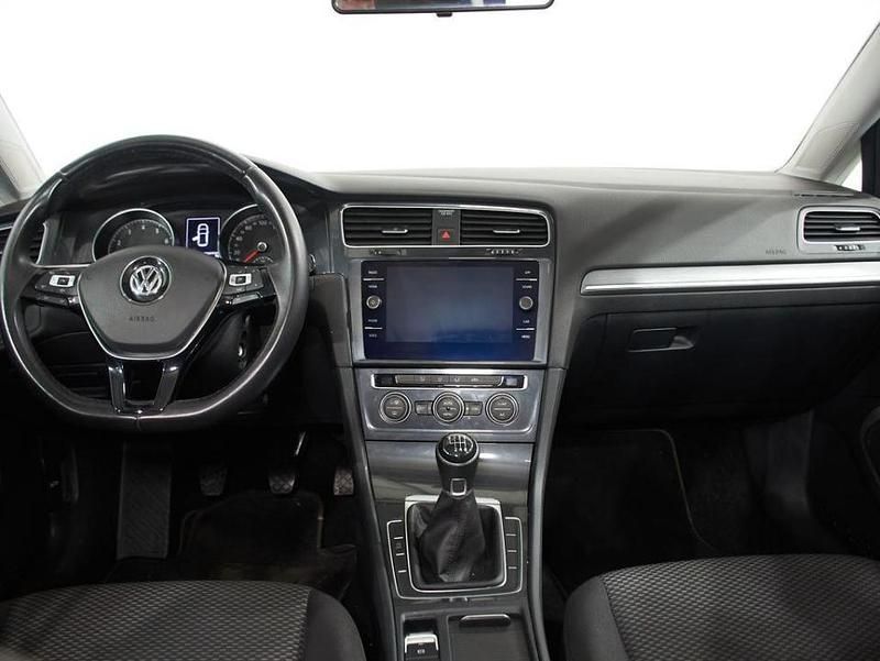 Usado VW Golf VIII Business 130 CV (95 kW) 2020 Plata tungsteno (metalizado) Berlina