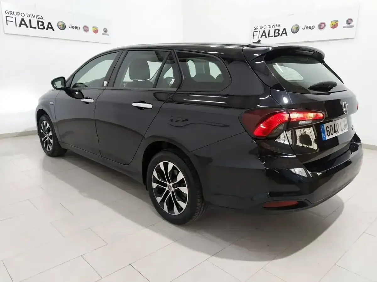 Usado Fiat Tipo Mirror 95 CV (69 kW) 2020 Negro Familiar