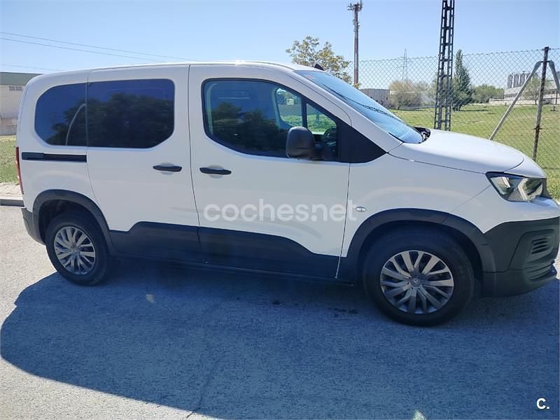 Usado Peugeot Rifter Active 100 CV (73 kW) 2023 Blanco Monovolumen