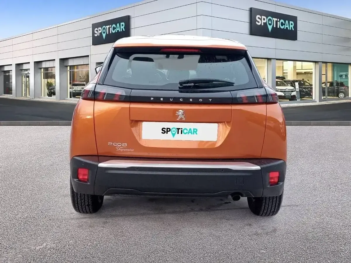 Usado Peugeot 2008 Active 101 CV (74 kW) 2021 Naranja SUV