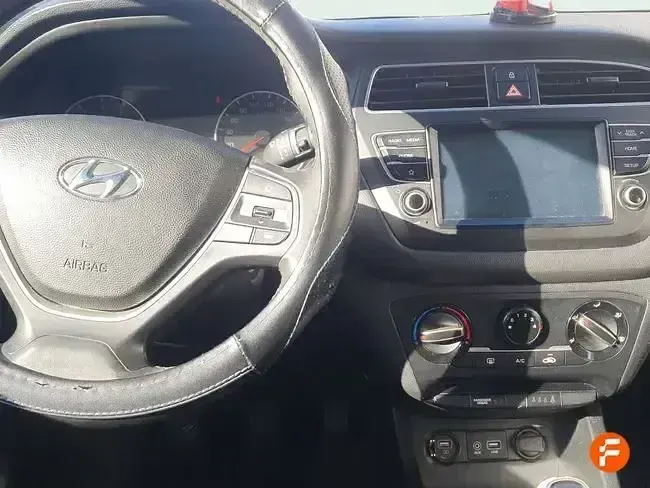 Usado Hyundai i20 84 CV (61 kW) 2019 Blanco Utilitario