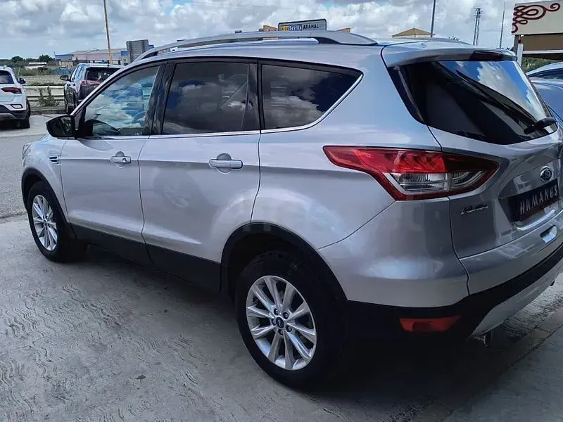 Usado Ford Kuga Trend 150 CV (110 kW) 2015 Gris / plata SUV