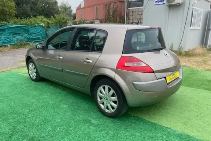 Usado Renault Mégane Dynamique 105 CV (77 kW) 2008