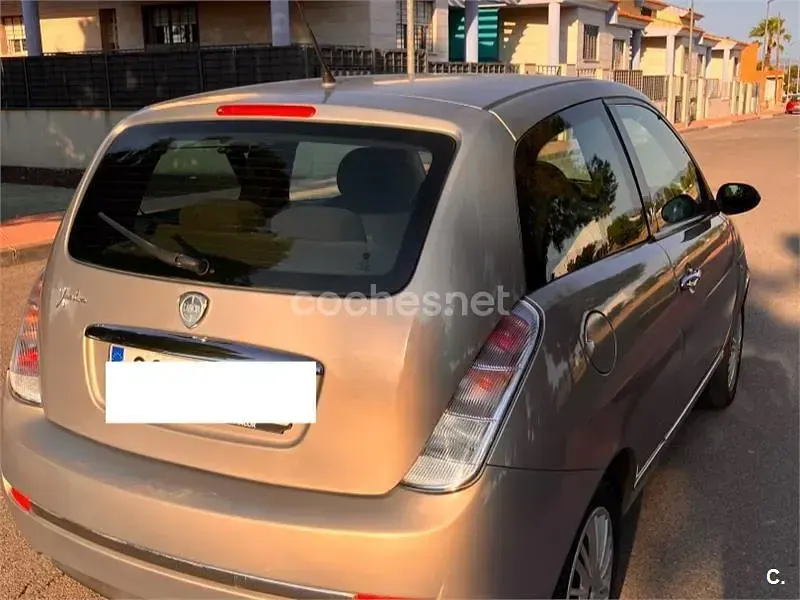 Usado Lancia Ypsilon 69 CV (50 kW) 2011 Beige Utilitario