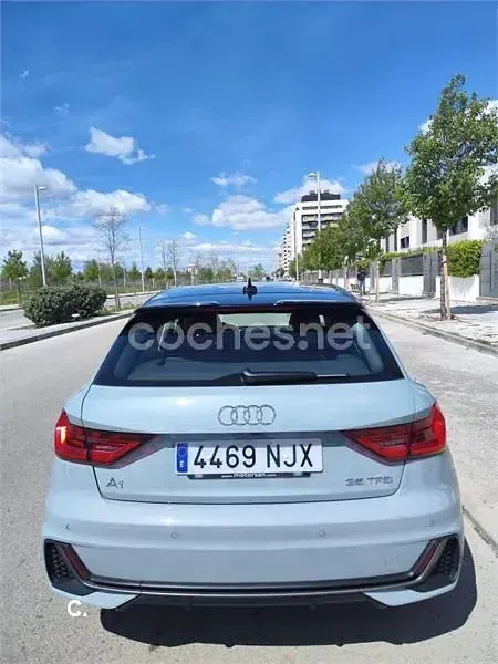 Usado Audi A1 Sportback S-Line 150 CV (110 kW) 2026 Gris / plata Utilitario