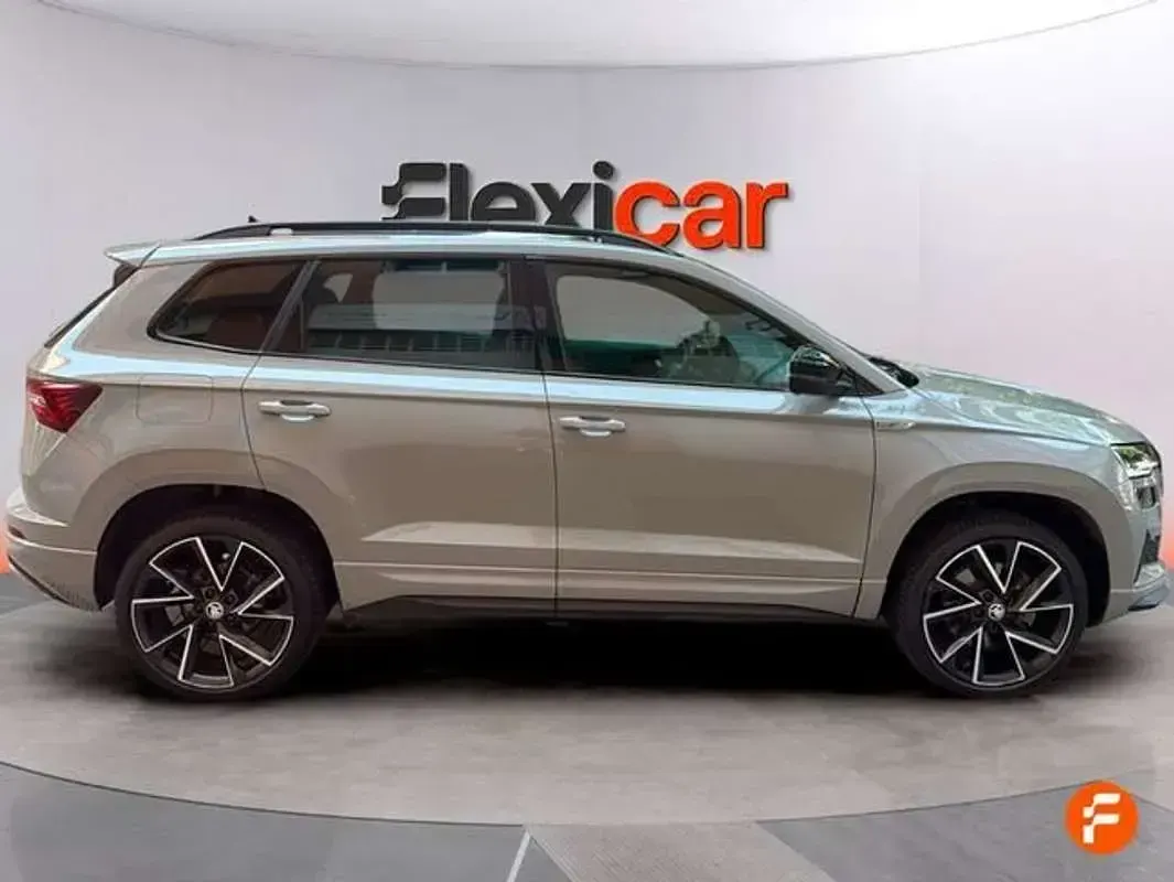 Usado Skoda Karoq SportLine 150 CV (110 kW) 2023 Gris SUV