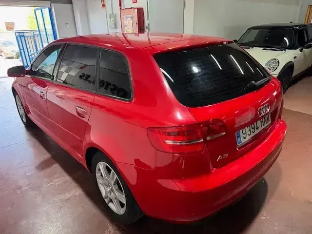 Usado Audi A3 Attraction 122 CV (89 kW) 2013 Rojo Berlina
