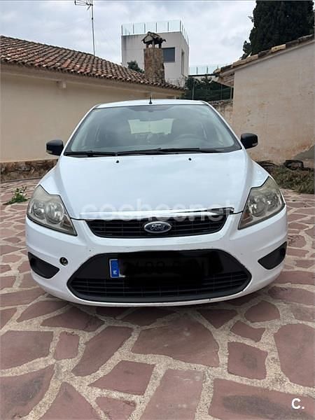 Usado Ford Focus Trend 90 CV (66 kW) 2008 Blanco Berlina