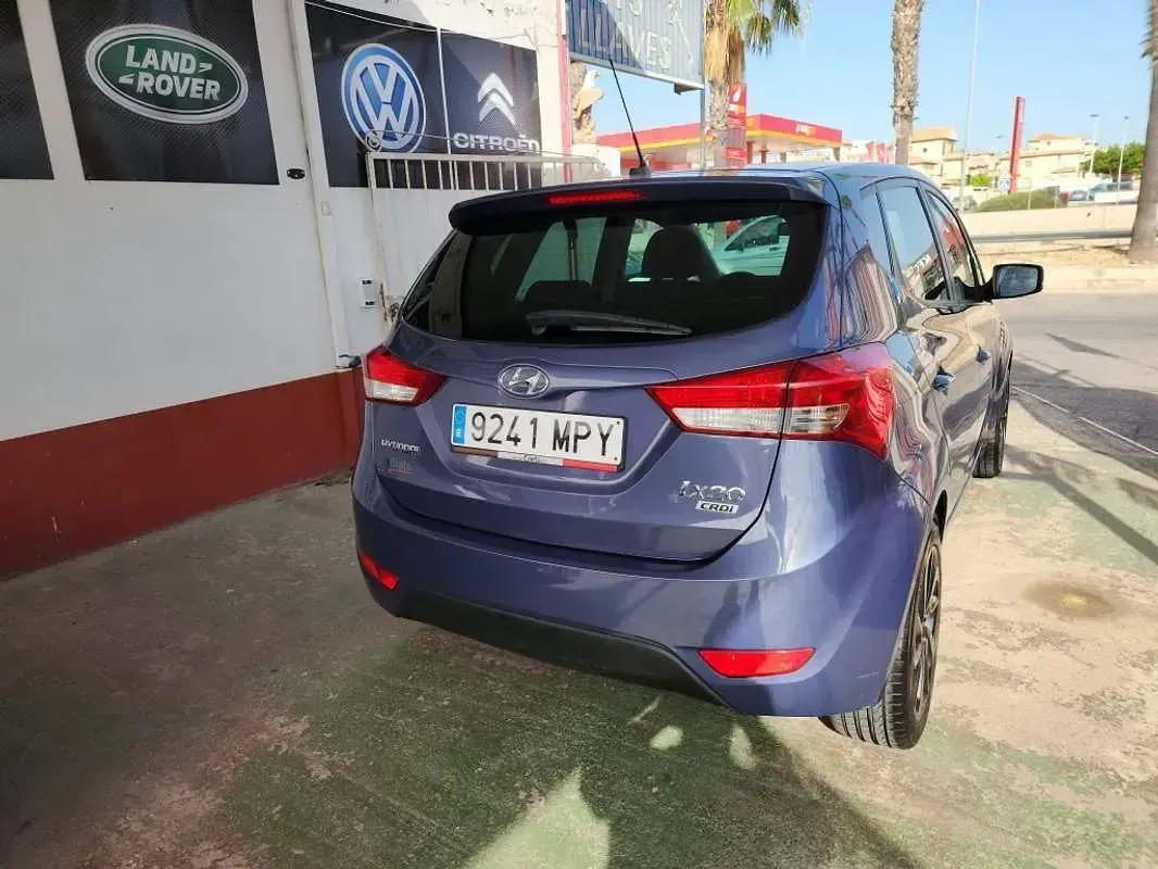 Usado Hyundai ix20 90 CV (66 kW) 2015 Azul Utilitario