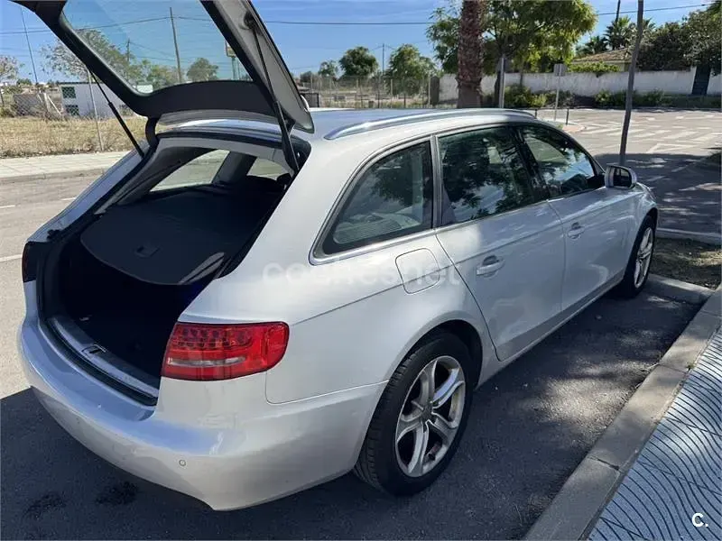 Usado Audi A4 143 CV (105 kW) 2010 Gris / plata Familiar