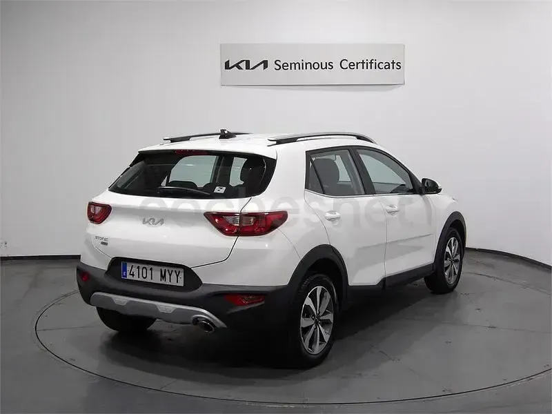 Usado Kia Stonic 100 CV (73 kW) 2025 Blanco SUV