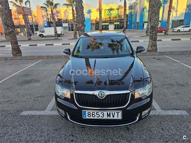 Marrón Usado 2012 Skoda Superb Elegance Berlina | 10.500 € (Precio justo) - Imagen 1/4