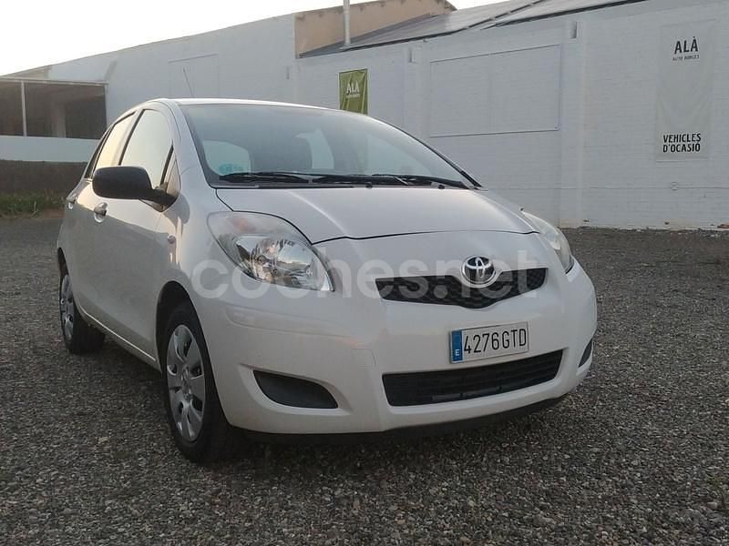 Blanco Usado 2010 Toyota Yaris Live Berlina | 6750 € (Precio justo) - Imagen 1/4