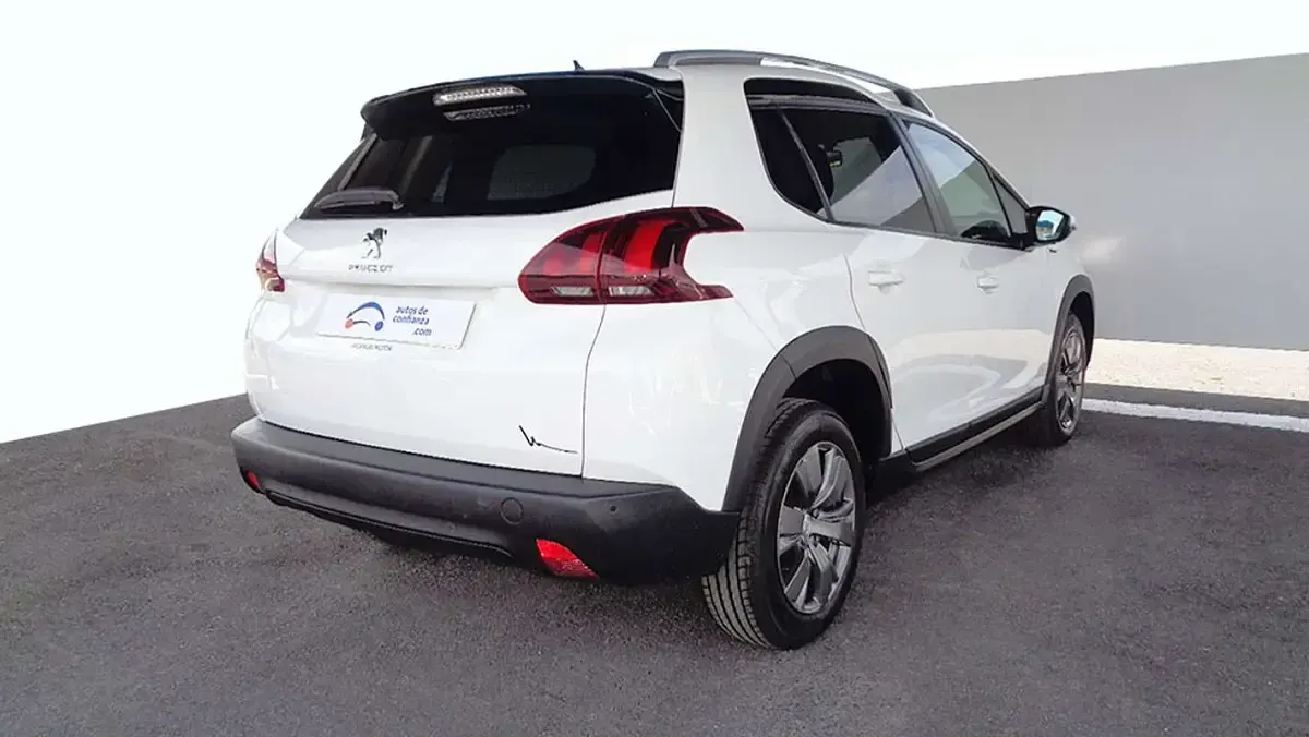 Usado Peugeot 2008 Signature Sky 99 CV (72 kW) 2019 SUV