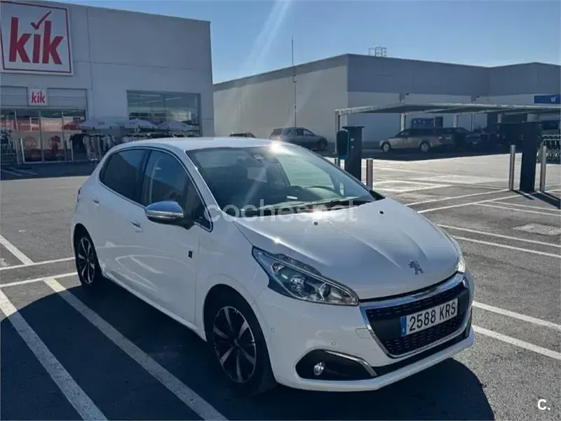 Usado Peugeot 208 82 CV (60 kW) 2018 Blanco Utilitario