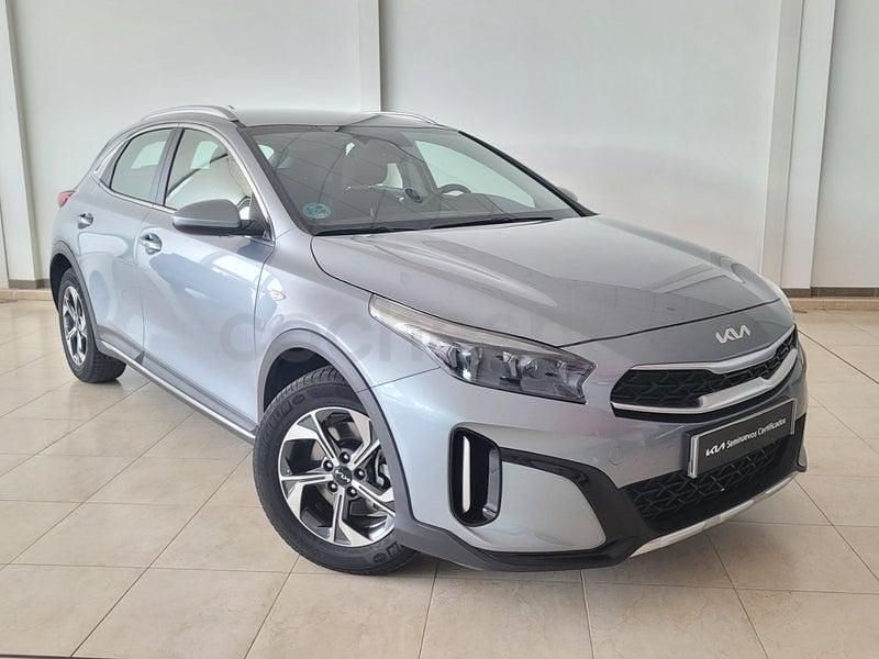 Usado Kia XCeed 100 CV (73 kW) 2025 Gris / plata SUV