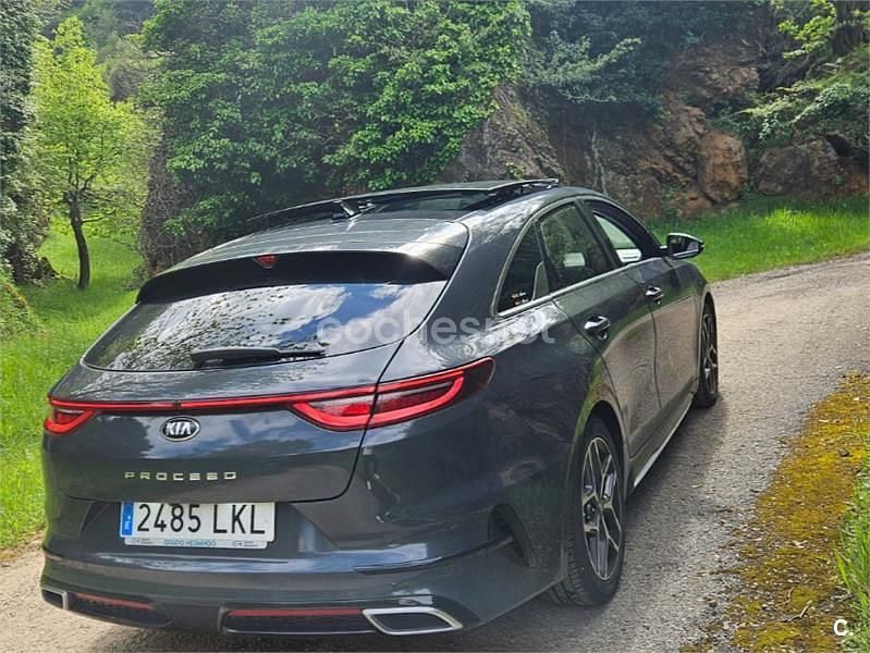 Usado Kia ProCeed GT-Line 140 CV (102 kW) 2020 Negro Familiar