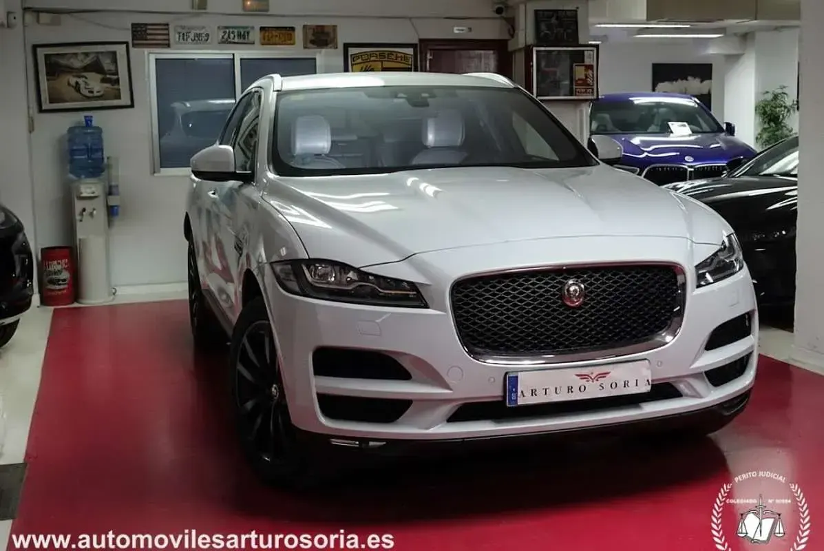 Usado Jaguar F-Pace Prestige 300 CV (220 kW) 2017 Blanco SUV