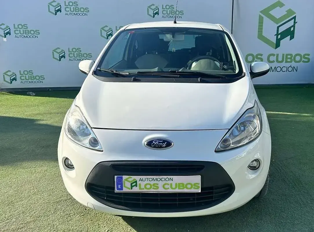 Usado Ford Ka ST 68 CV (50 kW) 2014 Blanco Utilitario
