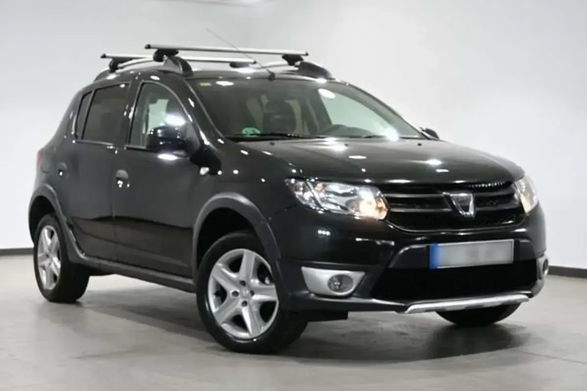 Usado Dacia Sandero Stepway 90 CV (66 kW) 2013 Negro Utilitario