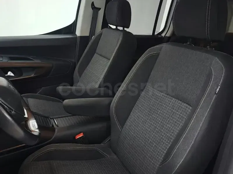 Usado Peugeot Rifter GT-line 102 CV (75 kW) 2020 Blanco Monovolumen