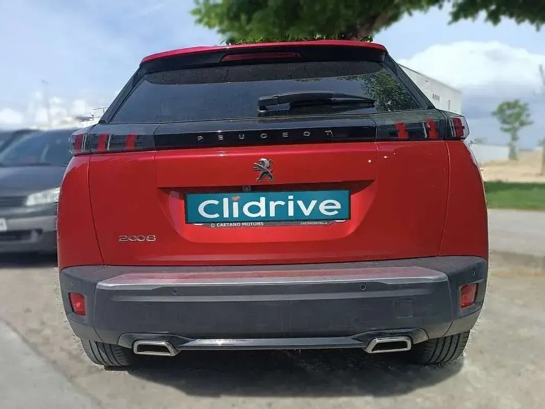 Usado Peugeot 2008 Allure 131 CV (96 kW) 2023 Rojo SUV