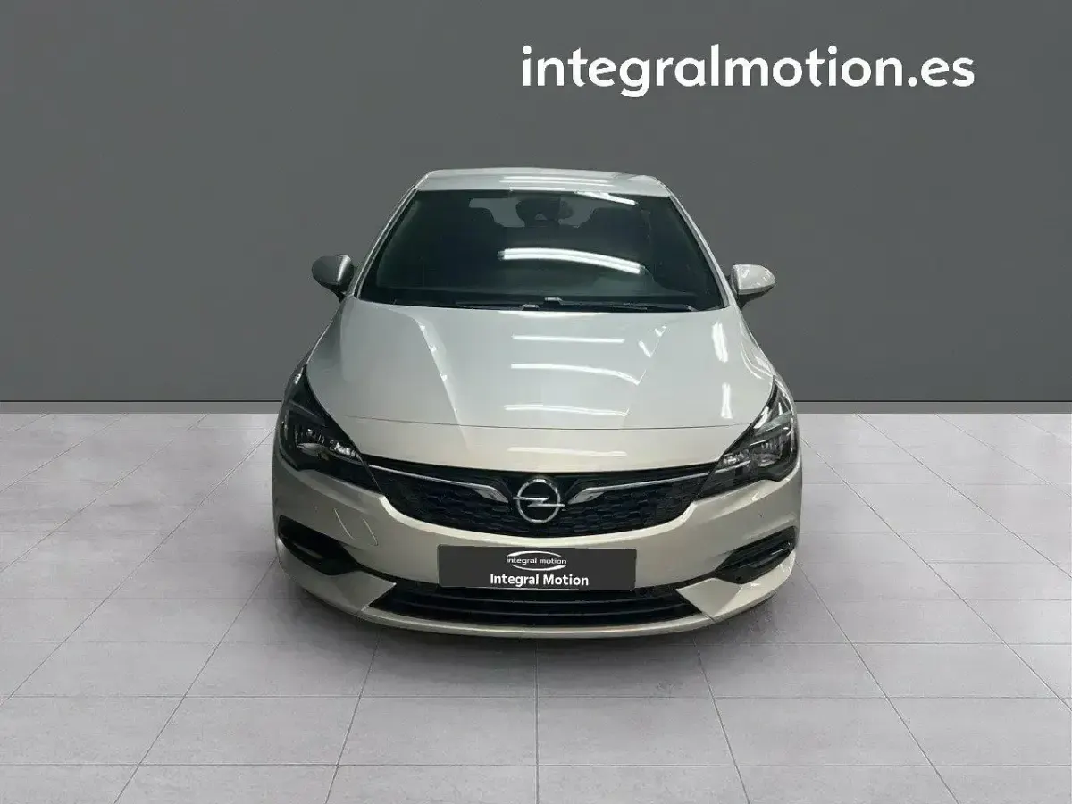 Usado Opel Astra Edition 110 CV (80 kW) 2021 Gris Berlina