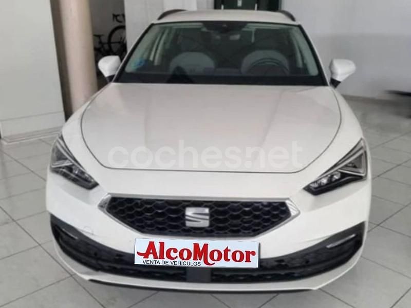 Usado Seat Leon Style 150 CV (110 kW) 2024 Blanco Familiar