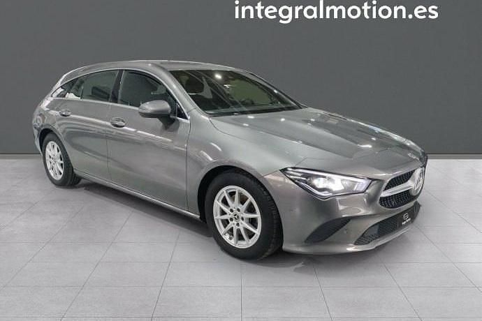 Usado Mercedes CLA200 Shooting Brake 149 CV (109 kW) 2021 Gris Familiar