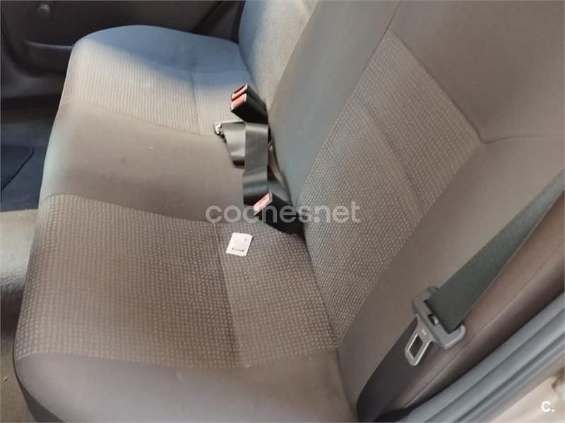 Usado Opel Corsa Edition 80 HP (58 kW) 2004 Cinzento Citadino