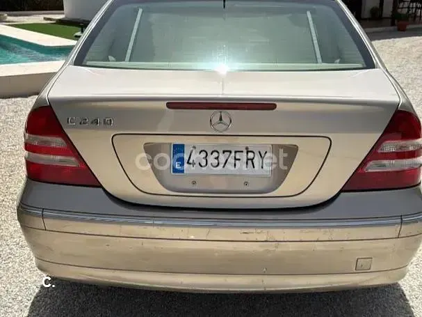 Usado Mercedes C240 Elegance 170 CV (125 kW) 2005 Gris / plata Berlina