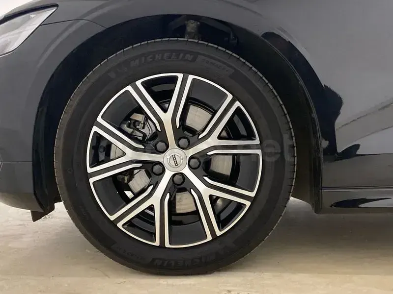 Käytetty Volvo S60 Core 197 HP (144 kW) 2024 Musta Sedan