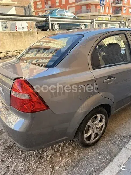 Usado Chevrolet Aveo LS 94 CV (69 kW) 2006 Gris / plata Berlina