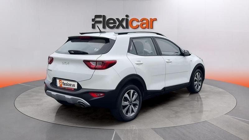 Usado Kia Stonic 84 CV (61 kW) 2022 Blanco SUV