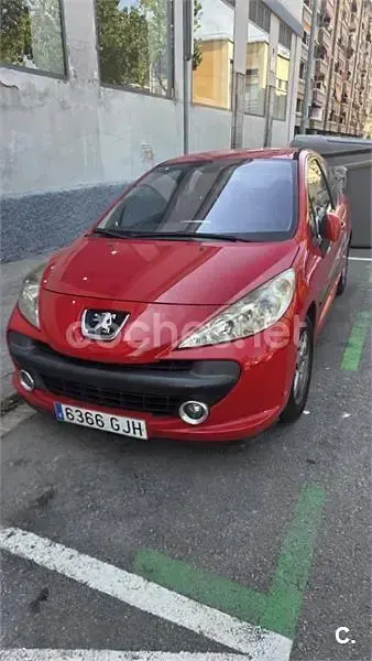 Usado Peugeot 207 70 CV (51 kW) 2008 Rojo Berlina