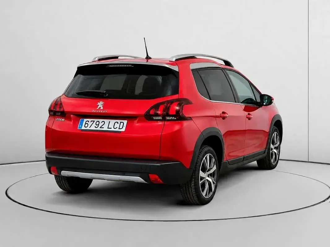 Usado Peugeot 2008 Allure 131 CV (96 kW) 2019 Rojo SUV