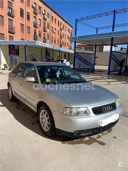 Gris / plata Usado 2001 Audi A3 Ambiente Berlina | 2000 € (Buen precio) - Imagen 1/4