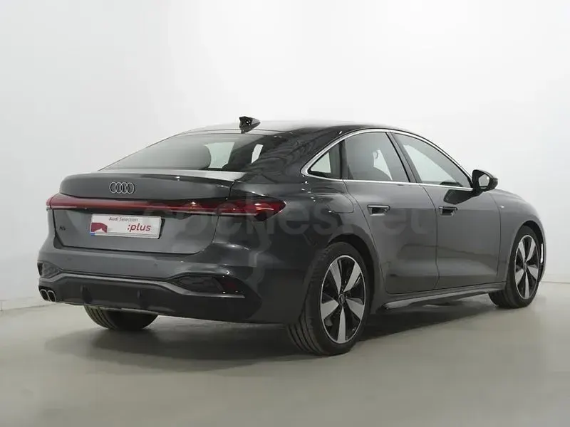 Usado Audi A5 S-Line 204 CV (150 kW) 2026 Gris / plata Berlina