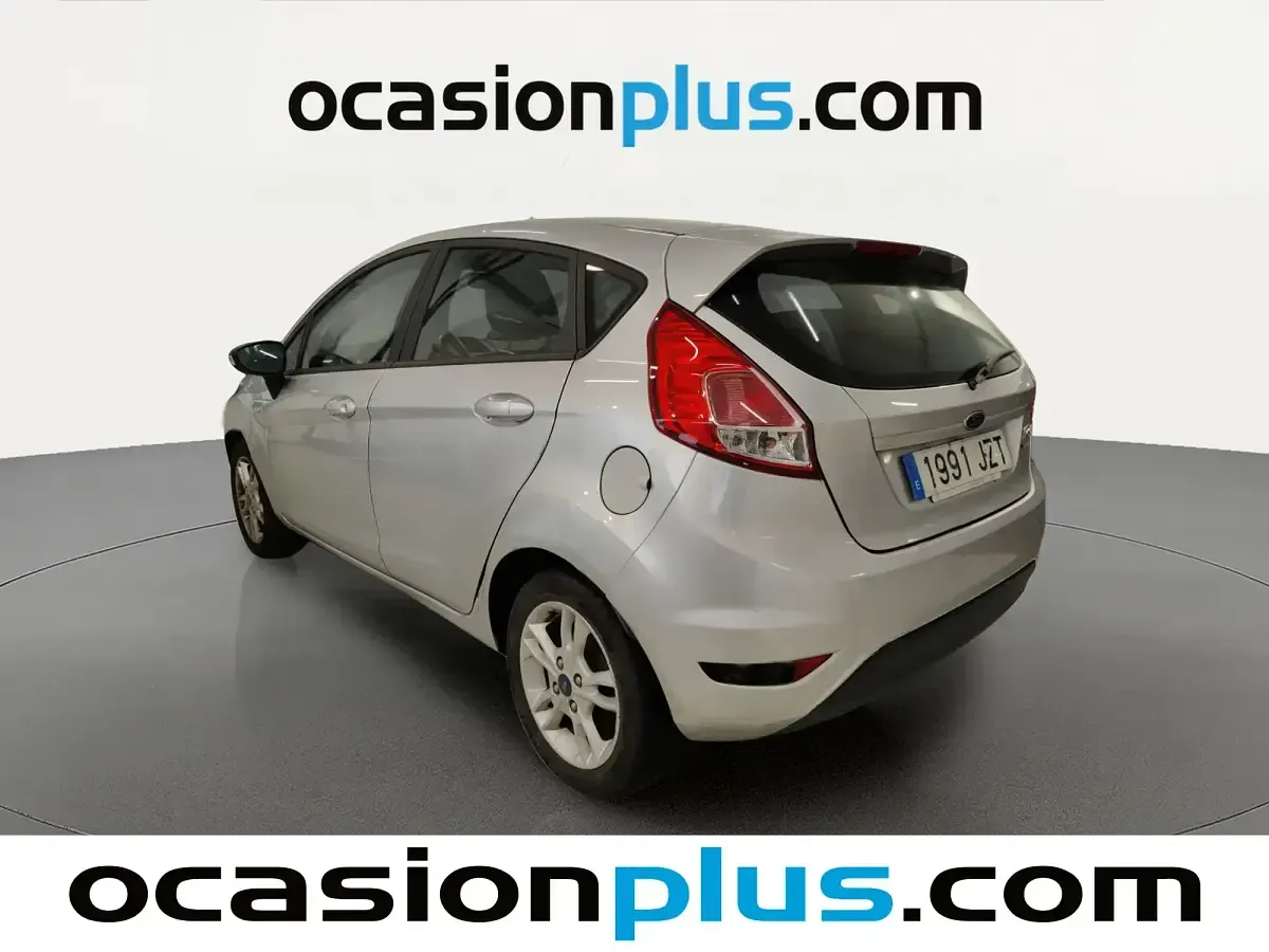 Usado Ford Fiesta Trend 82 CV (60 kW) 2017 Gris Utilitario
