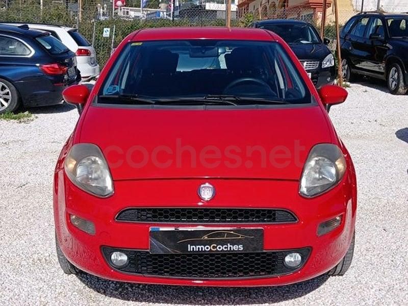 Usado Fiat Punto Easy 77 CV (56 kW) 2015 Rojo Utilitario