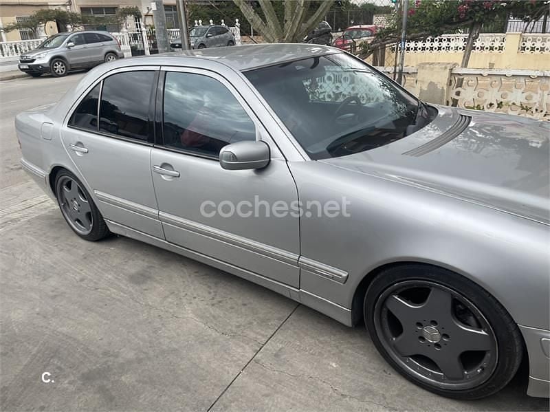 Usado Mercedes E320 Avantgarde 197 CV (144 kW) 2000 Gris / plata Berlina