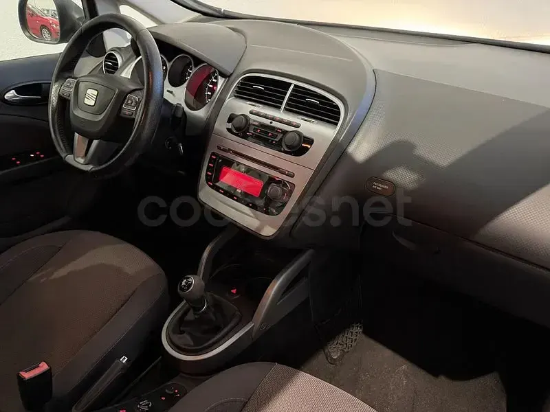 Usado Seat Altea XL Style 125 CV (91 kW) 2009 Gris / plata Monovolumen