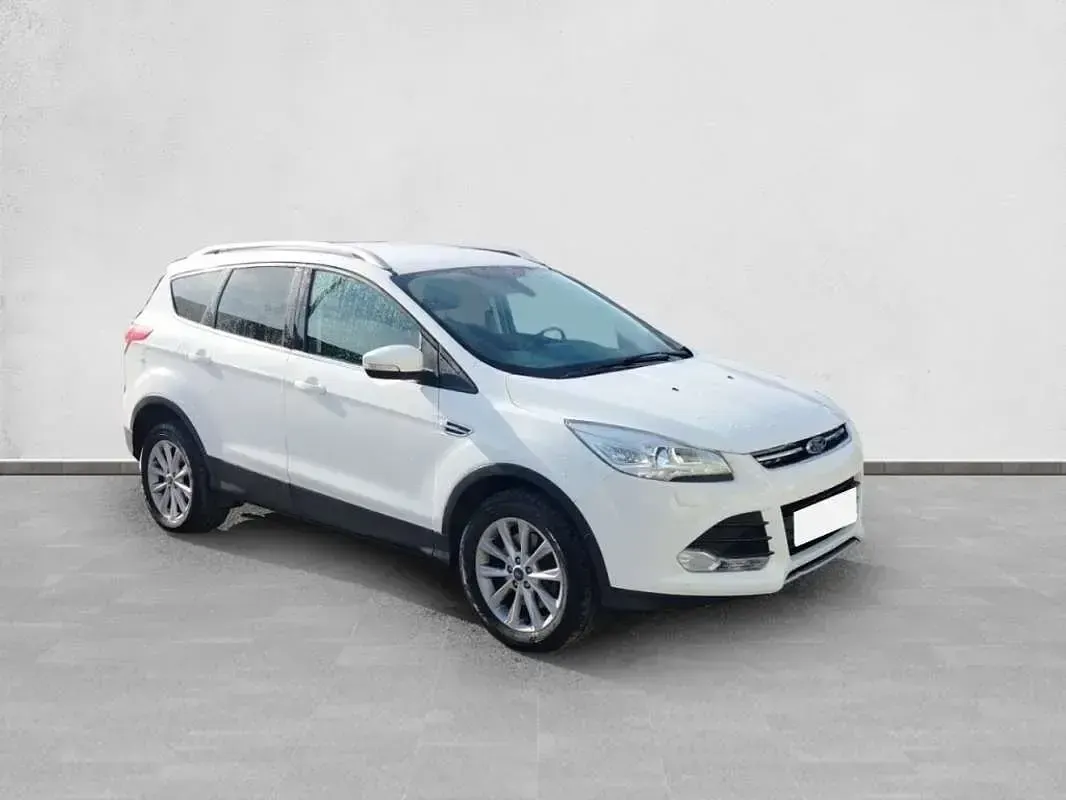 Usado Ford Kuga Trend 150 CV (110 kW) 2015 Blanco SUV