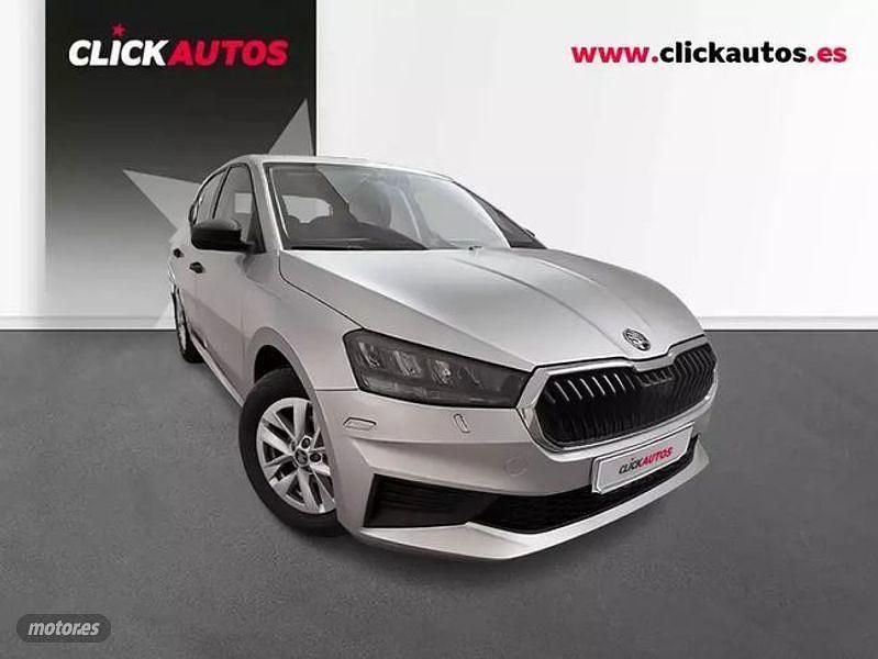 Usado Skoda Fabia Essence 80 CV (58 kW) 2025 Plateado Utilitario