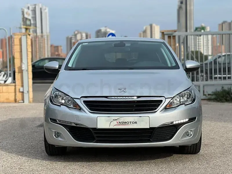 Usado Peugeot 308 Active 131 CV (96 kW) 2016 Gris / plata Berlina